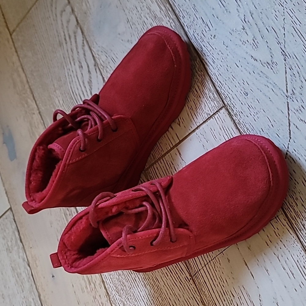 UGG Red Suede Neumel II boots shearling lined Kid Size 5 Fits Womens 6.5/7
